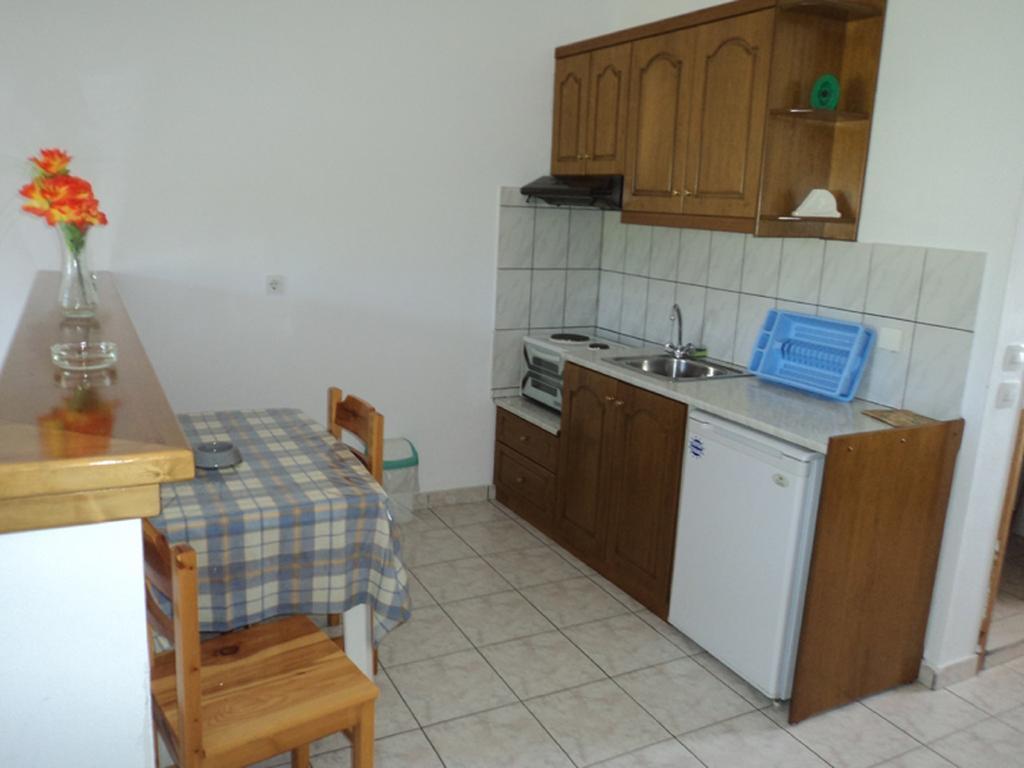 Faethon Aparthotel Karousadhes  Room photo